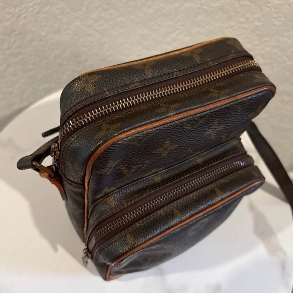 Louis Vuitton Amazon Brown
Monogram Crossbody Bag - Picture 9 of 11